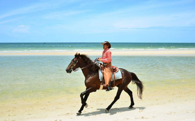 Baan Rajdamnern Huahin