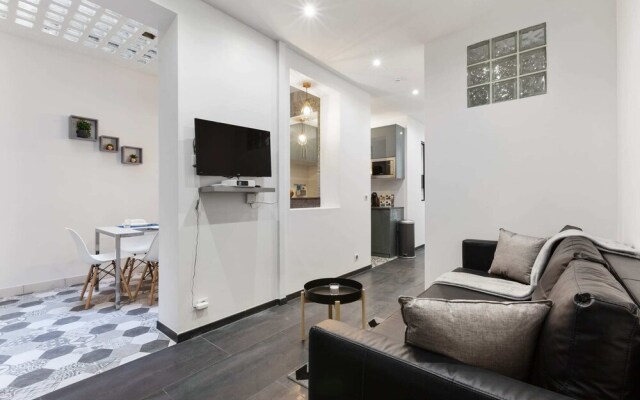 Beautiful Quiet Designer Apartment in Paris