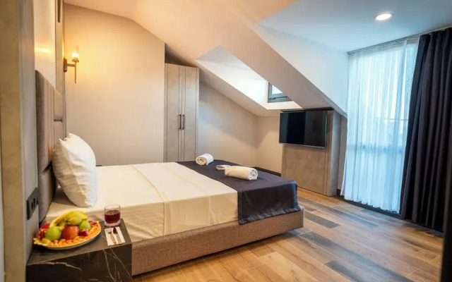 Comfort Point Three Hotel