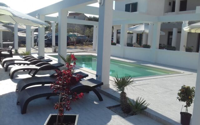 Room in Apartment - Apartments and Rooms With a Swimming Pool Kampor - rab