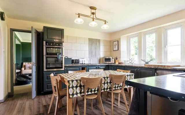 Gorgeous Rural 4BD Farm With Hot Tub