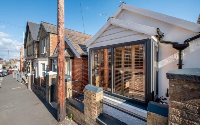 The Nautilus Cowes IOW Sleeps 4 & Private Garden