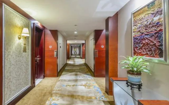 Anyang Huaqiang Nuohuating Hotel (Cultural and Sports Center Stadium)