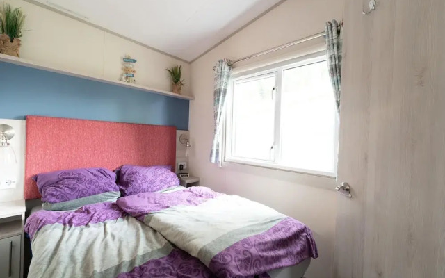 Chalet in Renesse With Garden