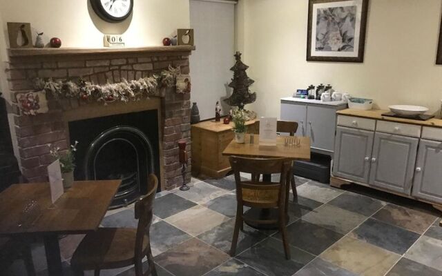 Deri-Down Guest House