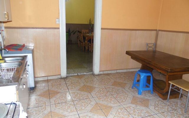 Hostal Tricontinental