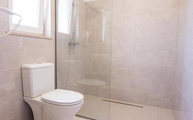 JoNa - with pool - H(8)