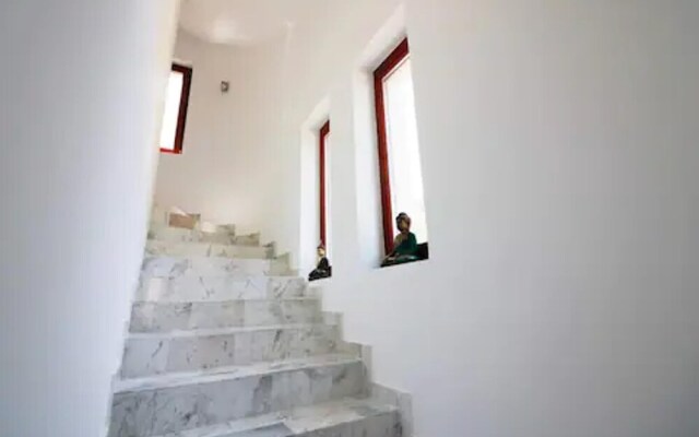 Maharaja Mountain Palace 3-bed Apartment in Buda