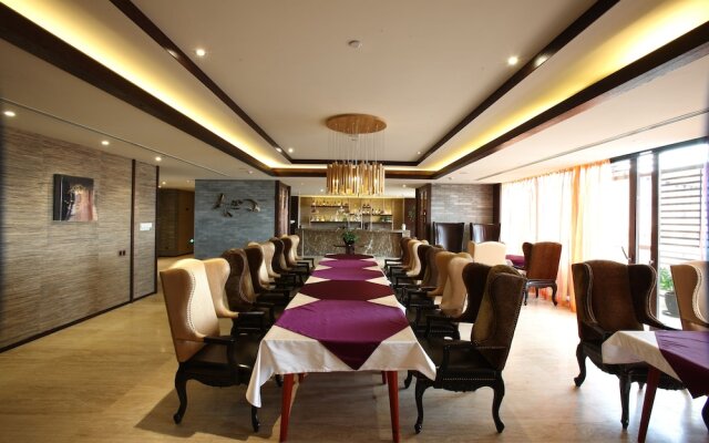 Coconut Grove Hotel