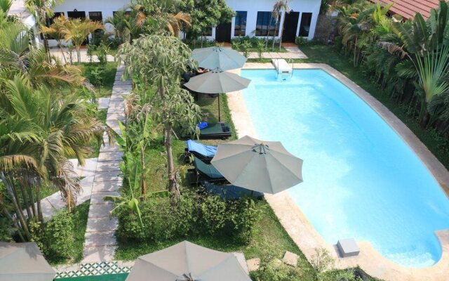 Antique Palm Hotel