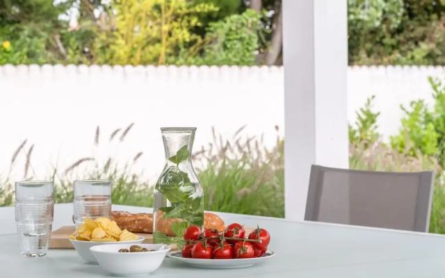 Luxurious Villa in Saint Genies de Fontedit With Heated Pool