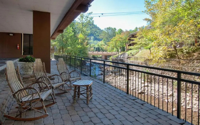 Old Creek Lodge