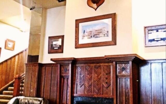 The Cambridge Hotel & Backpackers