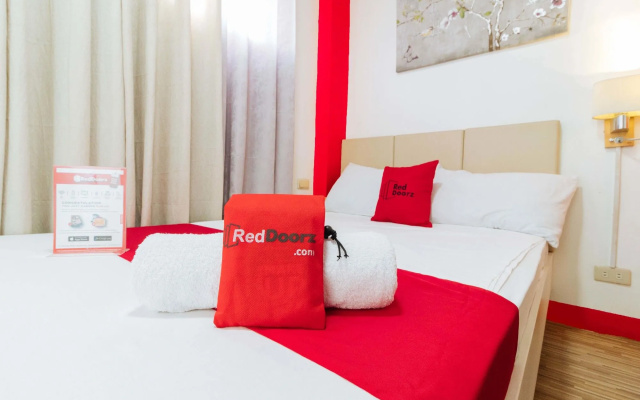 RedDoorz near Quirino Station - Vaccinated Staff