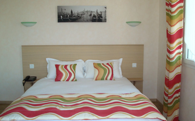 Brit Hotel Confort Azur Cholet Nord