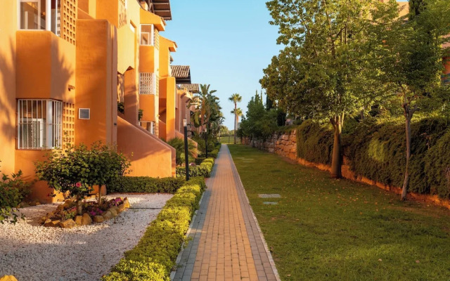 Beautiful 2-bed Apartment in Casares Costa