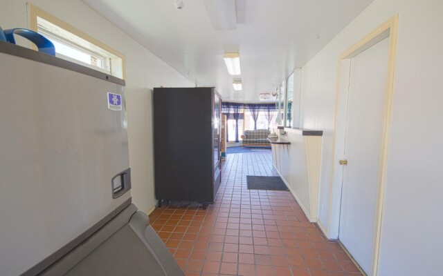 Centralia Motel Near Downtown by OYO