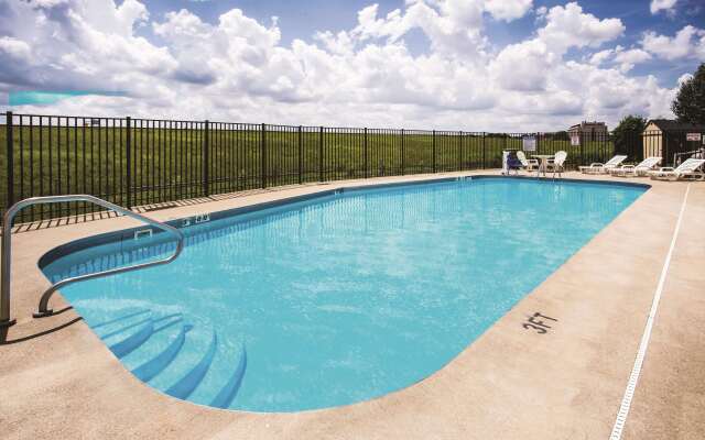 La Quinta Inn & Suites by Wyndham Evansville