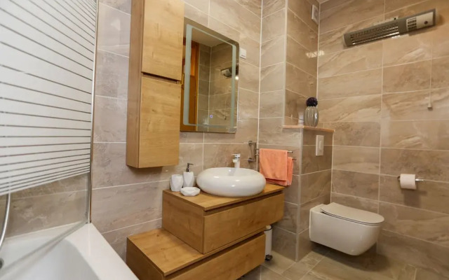 Trogir Stylish Apartment With Balcony and Sea View