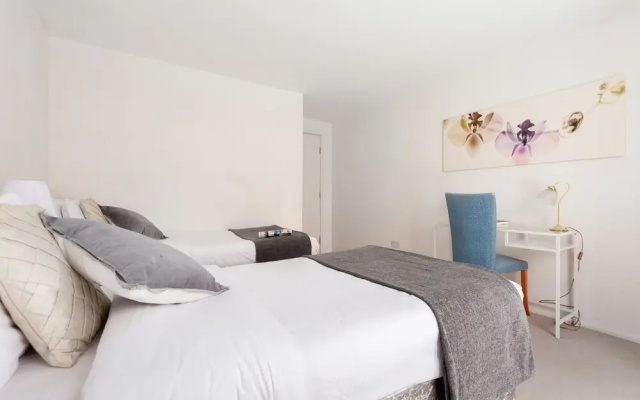 Platinum Apartment near Gloucester Road 9950