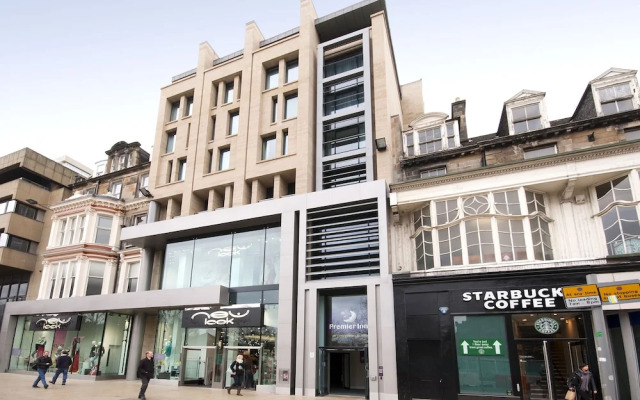 Premier Inn Edinburgh - Princes Street