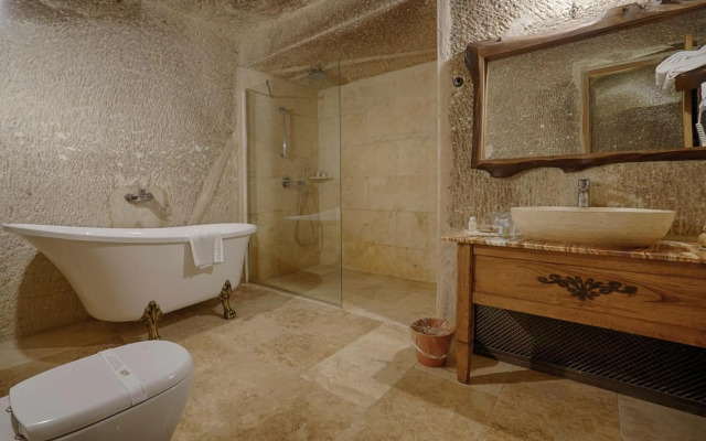 Hera Cave Suites