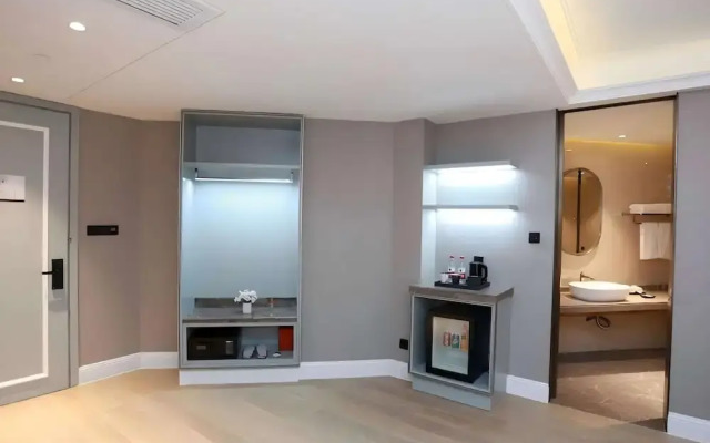 Mercure Wuhan Yangluo
