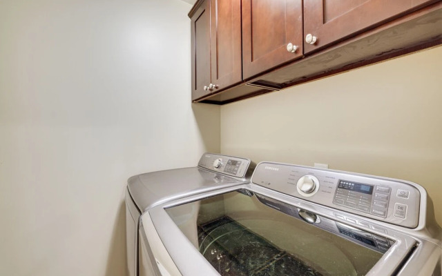 Glendale Golf Getaway w/ Pool & Putting Green!