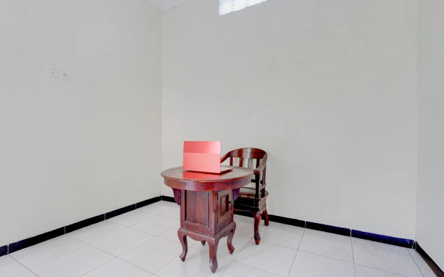Hotel O Mirza Guesthouse Syariah – Guest Rooms – Sleman