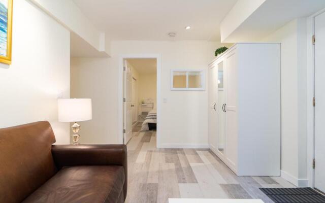 Beautiful 2BR Suite in central West Vancouver