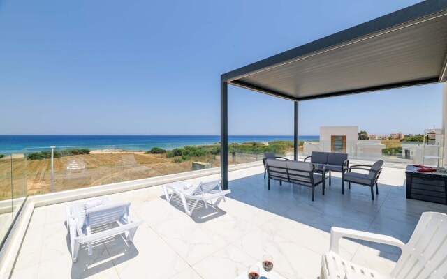 By The Beach - Emerald Seaview Villa