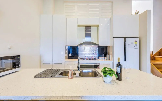 StayAU 3BR Deluxe Family Loft Point Cook