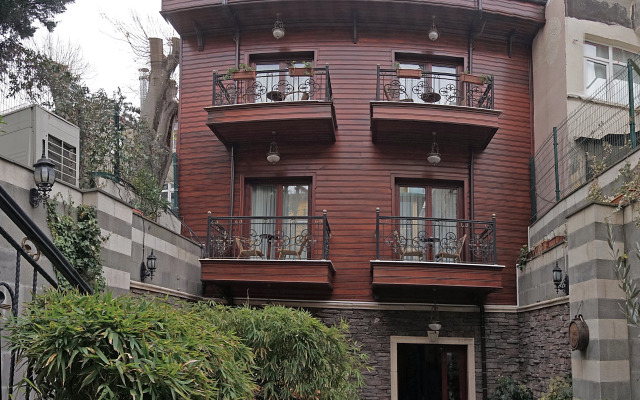 Rose Garden Suites