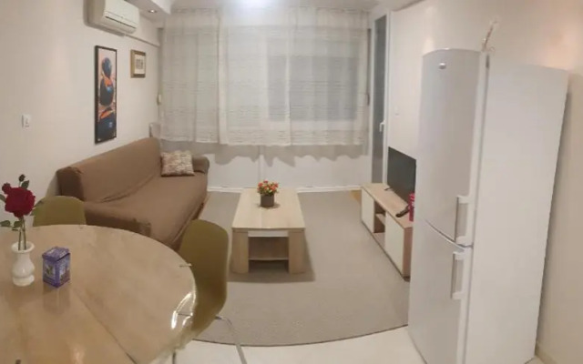 1 bedroom flat 15 minutes from the sea and downtown