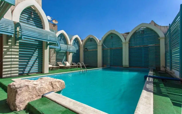 Pyramids Plaza Hotel