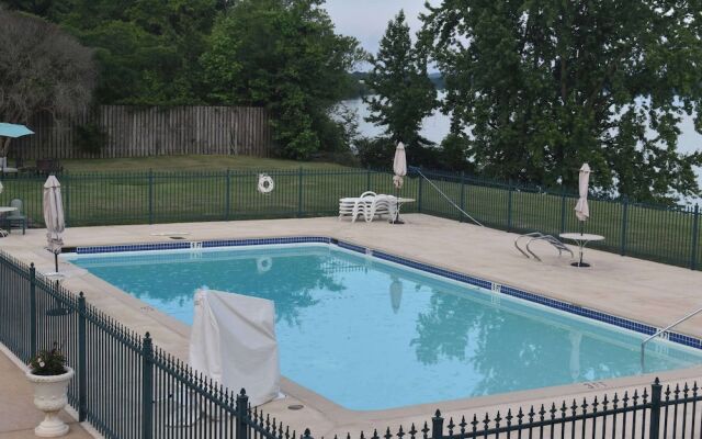 Super 8 by Wyndham Riverside AL