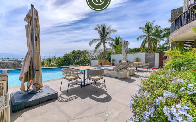 The Canuva Lux 204 in Cruz de Huanacaxtle