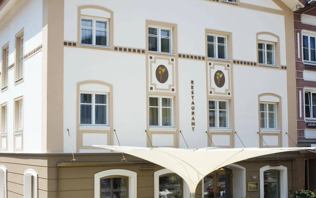 Iris Porsche Hotel & Restaurant