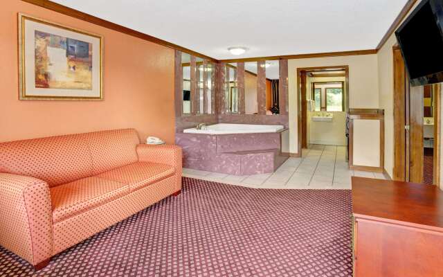 Travelodge by Wyndham Sellersburg / Louisville North
