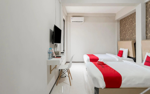 RedDoorz near Grand City Mall 2