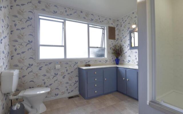 Boat Harbour House - Te Anau Holiday Home
