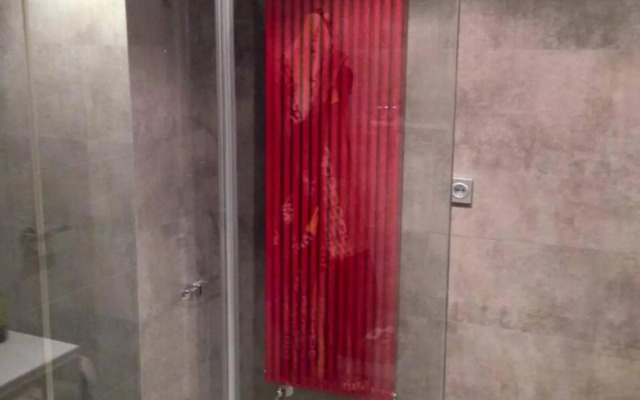 Piso moderno, céntrico y con garaje gratis