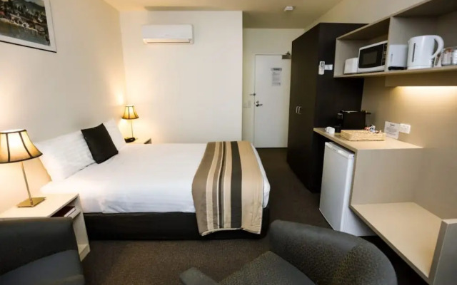 Shoreline Hotel