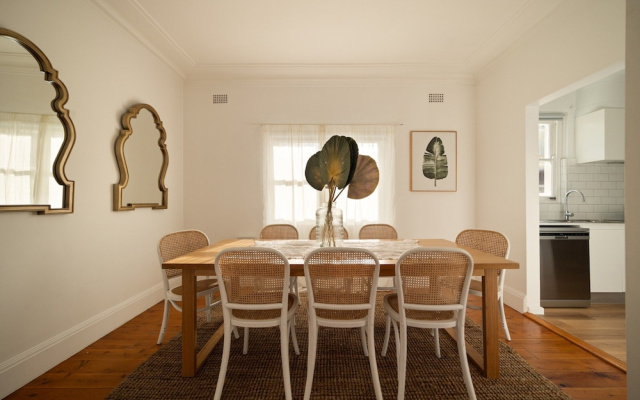 Sunlit Coastal Retreat Close to Cafes and Beach – Guest Rooms – Sydney
