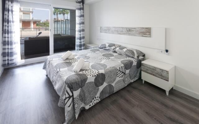 BREZO - Apartment with shared pool in Oliva Nova . Free WiFi