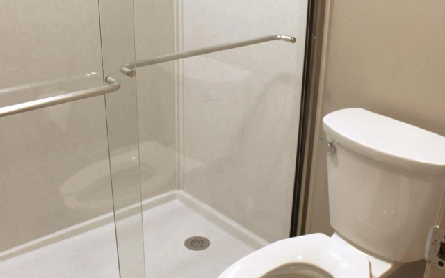 Super 8 By Wyndham Lamar