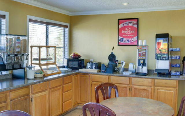 Econo Lodge Inn & Suites Hot Springs
