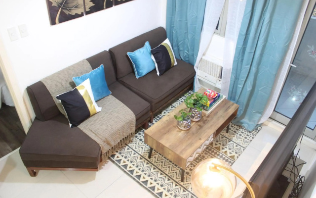 A2J Huge Modern Luxury 2BR Balcony Suite Near Ever Gotesco