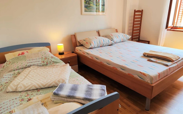 Comfortable Crikvenica Stay With Private Parking