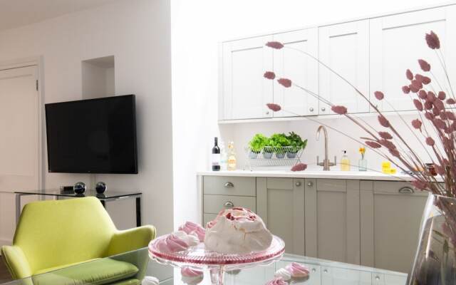 Design Luxury House for Large Groups